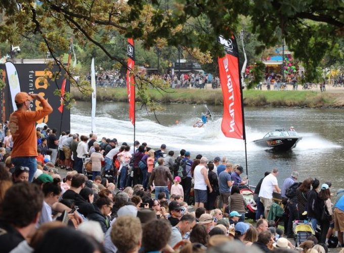 Moomba Masters Crowd